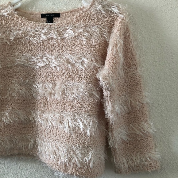 Forever21 light peachy/pink color semi-cropped sweater size small - Picture 3 of 7